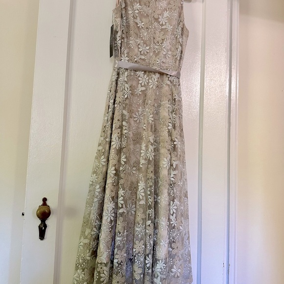 COPY - TAHARI Women's Sleeveless Embroidered Lace. Size 6. New with tags - NEVE… - Picture 11 of 12